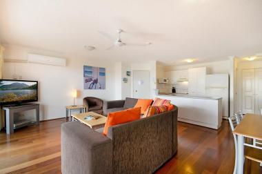 Maroochydore-Accommodation-Couples-Spa-Rooftop-4