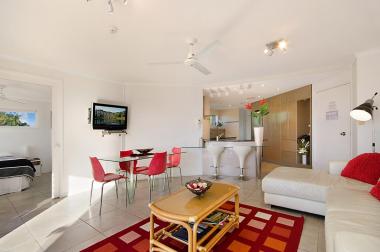 Maroochydore-Accommodation-Couples-Spa-Rooftop-7