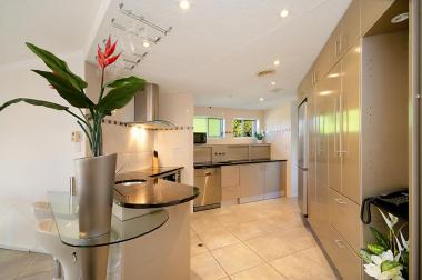 Maroochydore-Accommodation-Couples-Spa-Rooftop-8