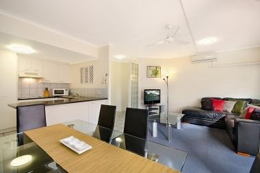 Maroochydore-Accommodation-Couples-Spa-Rooftop-1